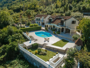 Villa Me Gusto with Sea View & Pool